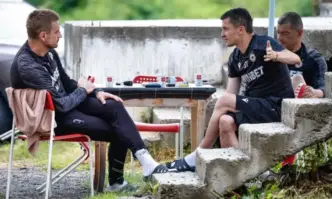 Треньорът на ЦСКА Саша Илич говори пред медиите преди започването