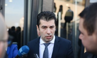 Премиерът Кирил Петков се похвали че снощи е провел разговор