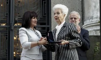 Райна Кабаиванска бе наградена по повод 24 май