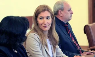 Министър Ангелкова: Негативната кампания ще навреди на имиджа на България