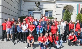 Красен Кралев почете 45-годишнината на Държавното спортно училище