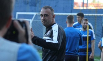 Селекционерът на Босна и Херцеговина Ивайло Петев се забърка в