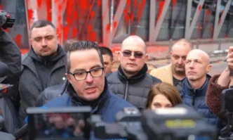 Възраждане: Полицаите сами се пръскаха с боя, бяхме бити, арестуваха наш депутат