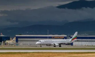 Самолет на България ер кацна аварийно във Виена