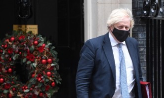 Великобритания е изправена пред приливна вълна от Омикрон предупреди свое