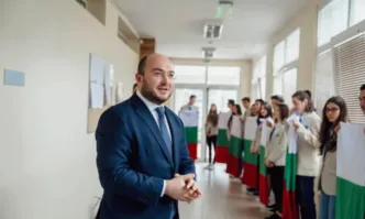 Над 600 български знамена ще се веят над училища и детски градини в София (СНИМКИ)
