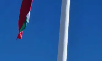 Знамето на пилона в Рожен се скъса. БСП-Смолян зоват Радев да се ангажира с подмяна на флага