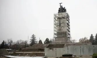 От Фейсбук профила на писателката Силвия ТомоваПаметникът на съветската армия