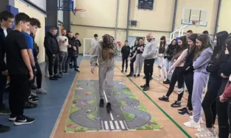 Местната комисия за борба срещу противообществените прояви на малолетните и