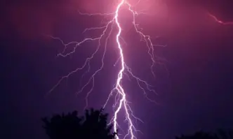 Мълния удари млад мъж в София научи bTV Мъжът е