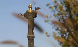 От Фейсбук профила на Борислав ЦековГлупава е партийната опорка която