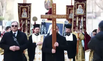 Положиха тленните останки на патриарх Неофит в църквата Света Неделя
