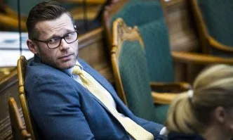 Новатор – датски кандидат за евродепутат агитира в порно сайт