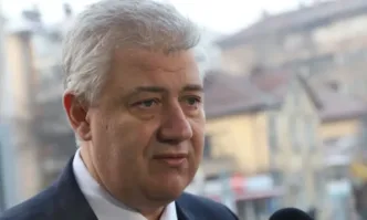 За празника за системата на здравеопазването за турболенцията в политиката