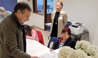 Първи отвориха избирателните секции в Оукланд и Крайстчърч, Нова Зеландия