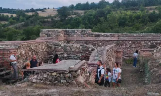 Благоевградчани се докоснаха до древни тайни, римляни се разходиха из Късноантичната сграда в село Дренково