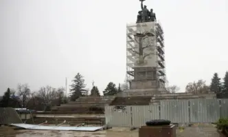 Паметникът на Съветската армия ще бъде обезопасен с допълнителна ограда