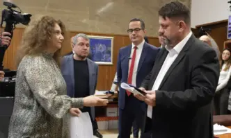 Възраждане БСП Има такъв народ и напусналия ПП ДБ независим депутат