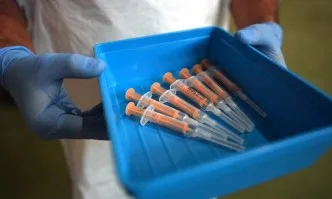 Електронният регистър за желаещите да се ваксинират временно преустановява записването на нови часове