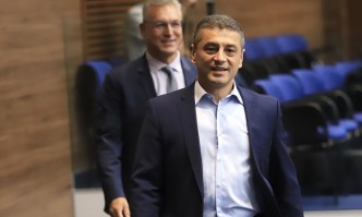 Всички деца без ограничения трябва да учат в класните стаи