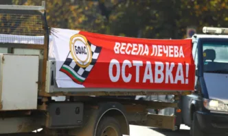 Автомобилистите на Радостин Василев излязоха да искат оставката на Лечева