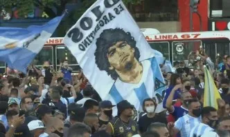 Напрежение в Аржентина: Фенове на Марадона излезнаха на протест