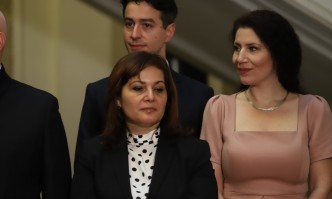 Новата министърка ще разчита на личните лекари и колегите си