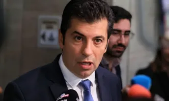 Петков: Докато сте на плажа, България отново става балканска диктатура, неудобните ще бъдат арестувани