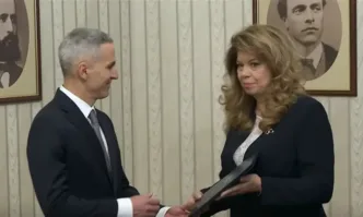 Връчвам ви този мандат за съставяне на служебно правителство очакванията