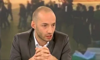 Димитър Ганев: При дилемата Борисов или Нинова, изборът на много хора става лесен