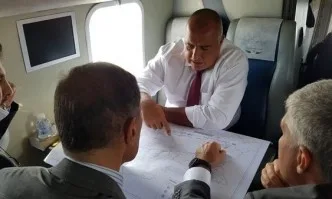 Борисов инспектира от хеликоптер строежа по трасето на Балкански поток