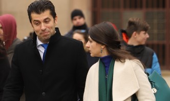 Кирил Петков и Лена Бориславова се карантинират