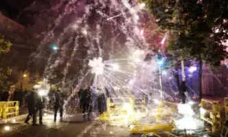 150 души бяха задържани Втора вечер на безредици в Париж