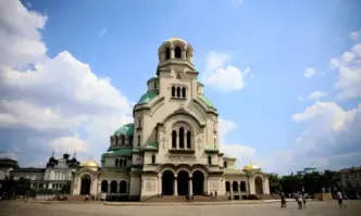 През март той открадна 3880 лева и изчезна в друг