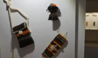 Българска експозиция краси един от водещите коридори в сградата на