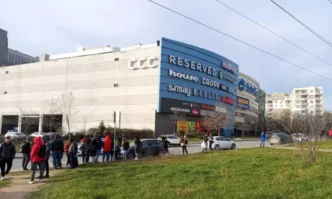 Извънредно: Евакуираха втори мол във Варна!