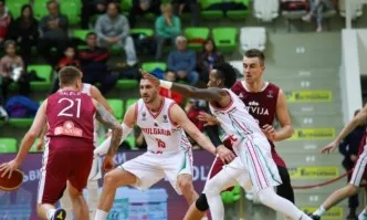 Баскетболистите ни с драматична победа над Латвия