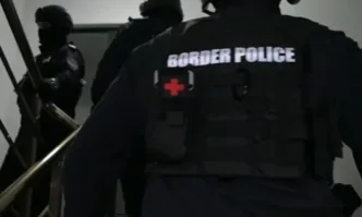 Кадри от операцията срещу ОПГ за трафик на мигранти – 4 ноември