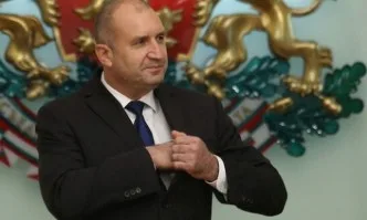 Валентин Радев: Етюди за наивници са опитите на президента да бъдем убедени, че не е знаел за лъжата на Петков