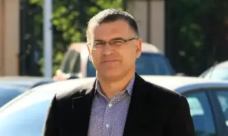 Още при първото служебно правителство на което Асен Василев беше