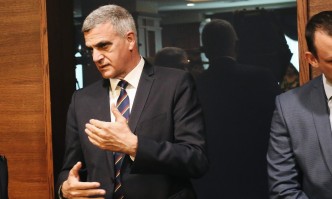 Волунтаристките и понякога откровено аматьорски изяви и решения във външната