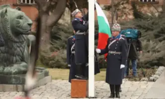 Пред Паметника а Незнайния воин в центъра на София започна