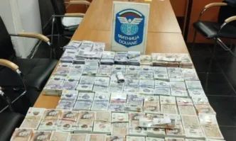 Хванаха близо половин милион лева недекларирана валута на Капитан Андреево