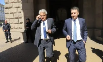 Начало на чистката: Уволниха главния свидетел срещу секретаря на Радев за джиповете