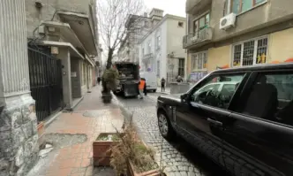 Боклукчийски камиони задръстват центъра на София в работен ден
