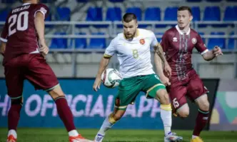 Националите изпуснаха куп положенияБългария започна участието си в Група 3 на