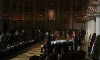 Московчани се наредиха на опашка за да отдадат почитта си