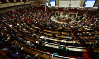 Френският парламент прие законопроект за имиграцията подкрепен от президента Еманюел
