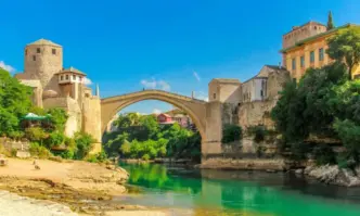 Сгушена в сърцето на Балканите Босна примамва пътешественици от цял