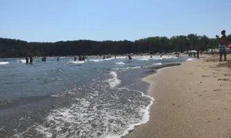 Воден спасител е починал докато спасява две жени в Слънчев